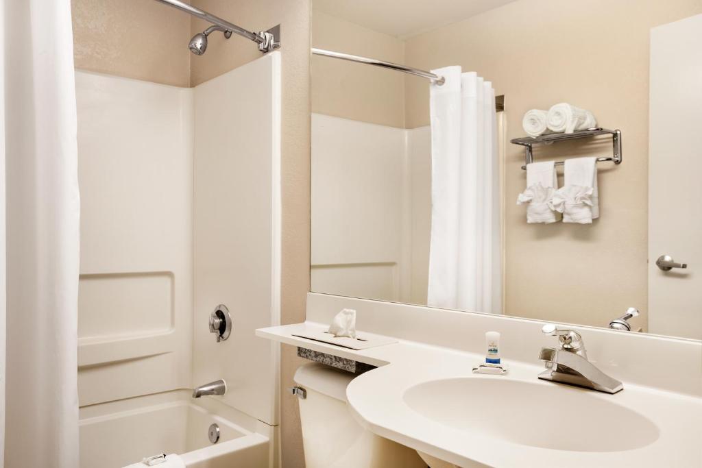 Microtel Inn & Suites by Wyndham Louisville East photo