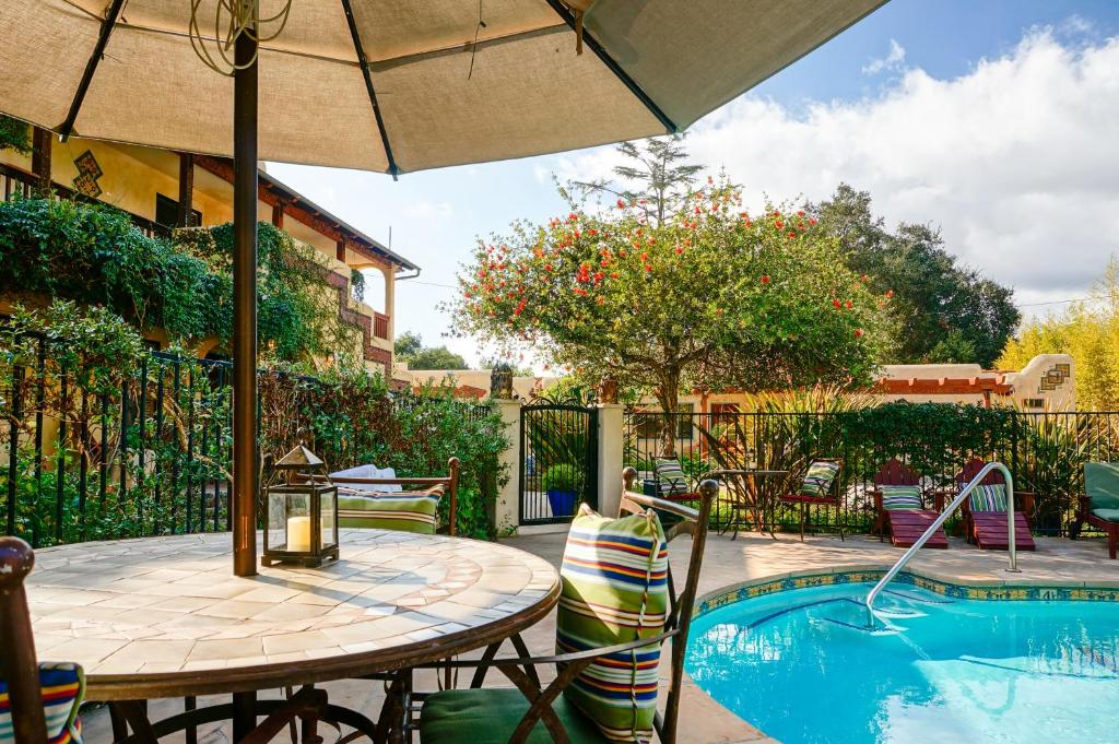 Blue Iguana Inn photo