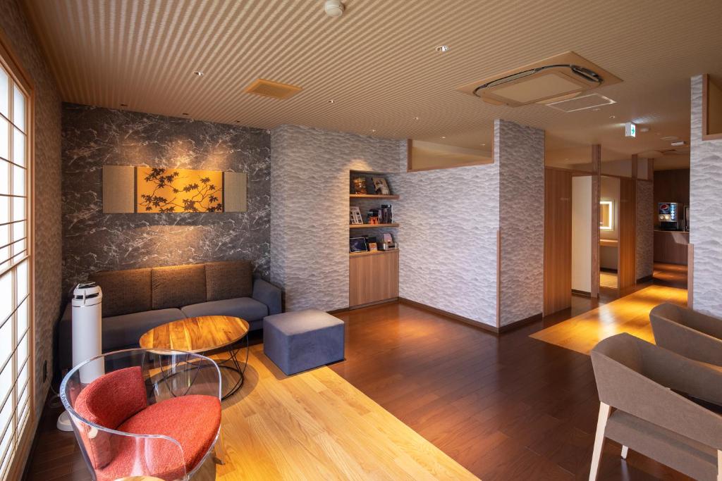 Shared lounge/TV area