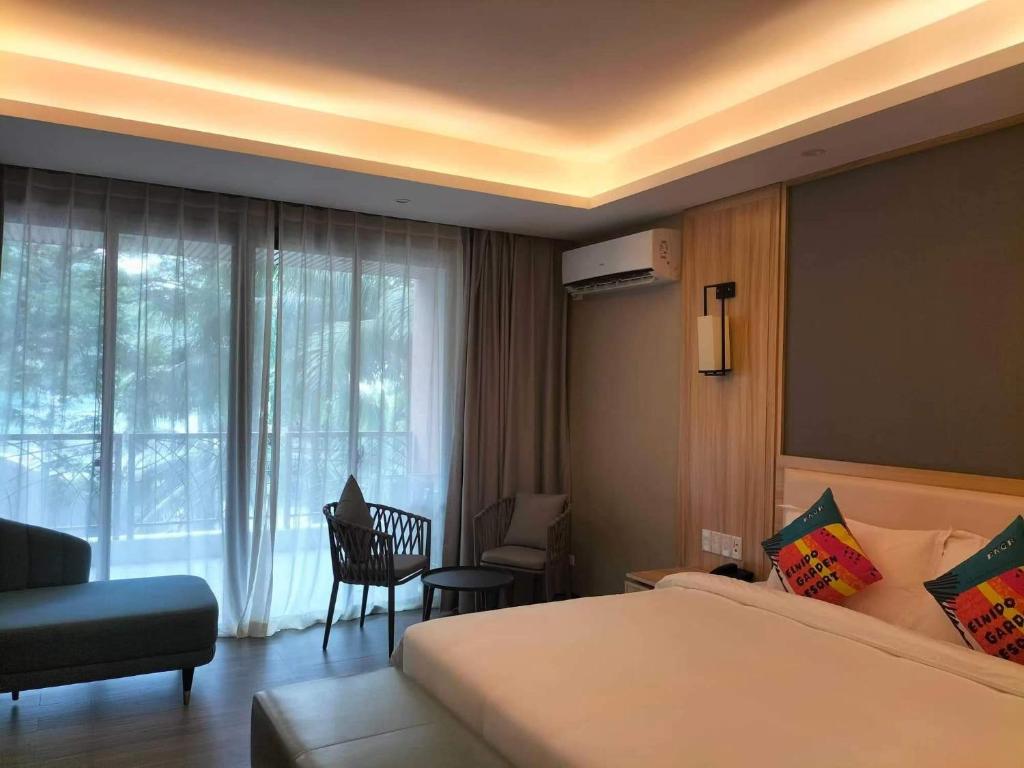 King Room with Balcony per night ₱6,451