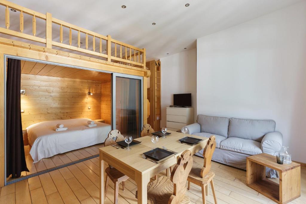 Central Majestic Apartment Near Skiing - Happy Rentals - 2
