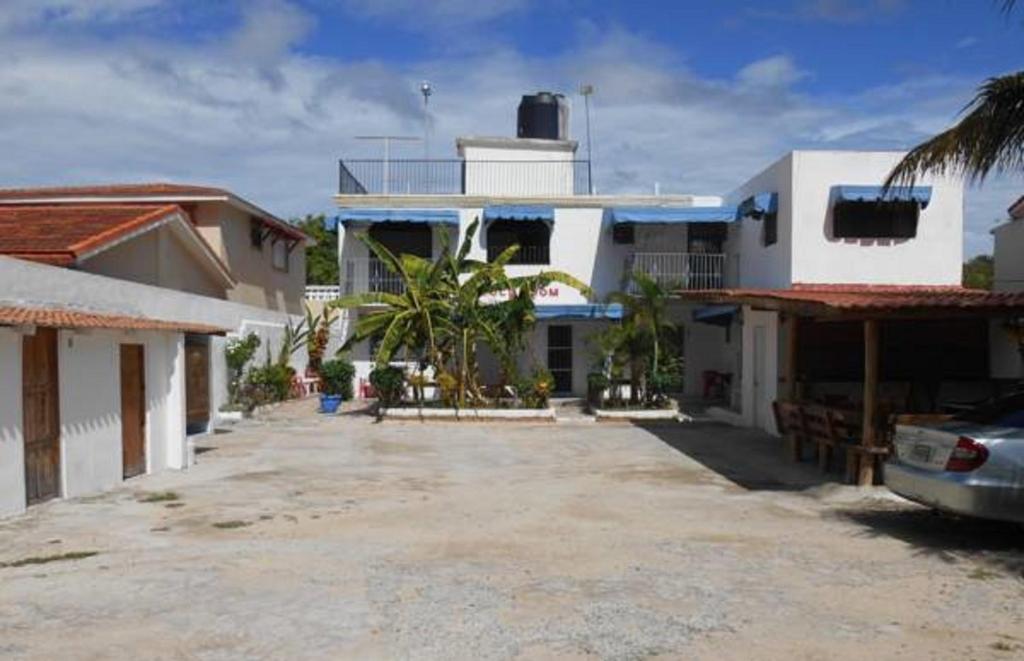 Exterior view, Lucy Rooms in Juan Dolio