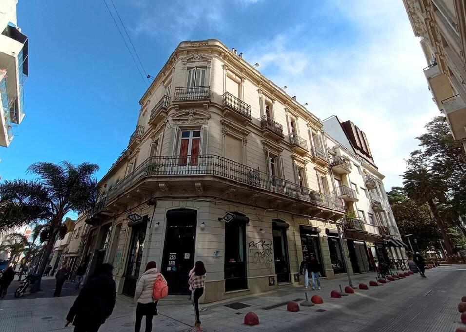 Zabalita, hermoso y calido loft en la Ciudad Vieja — Hotel in Montevideo