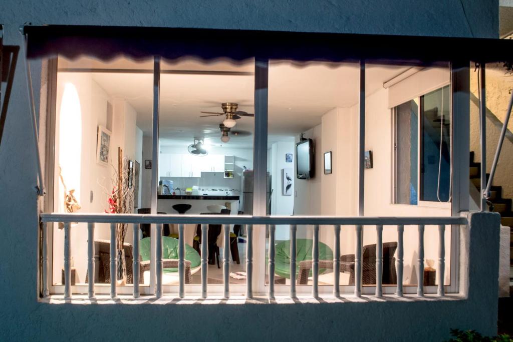 Apartamento con playa privada y piscina - 5