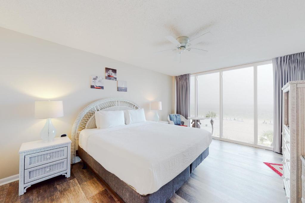 Long Beach Resort #T2-304