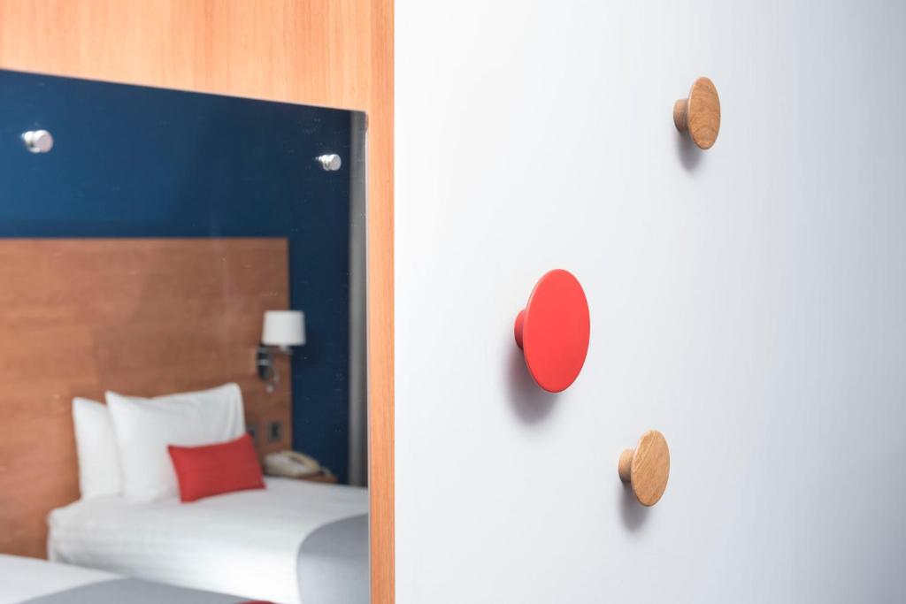Holiday Inn Express Birmingham Star City photo