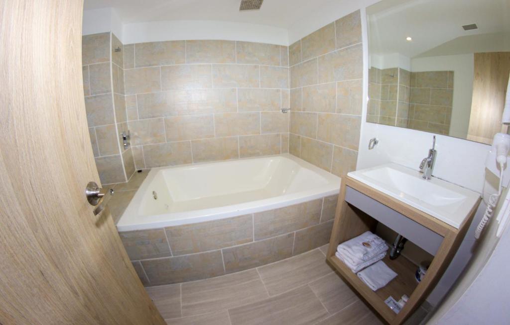 Hotel Boutique Laureles Medellin (HBL) photo
