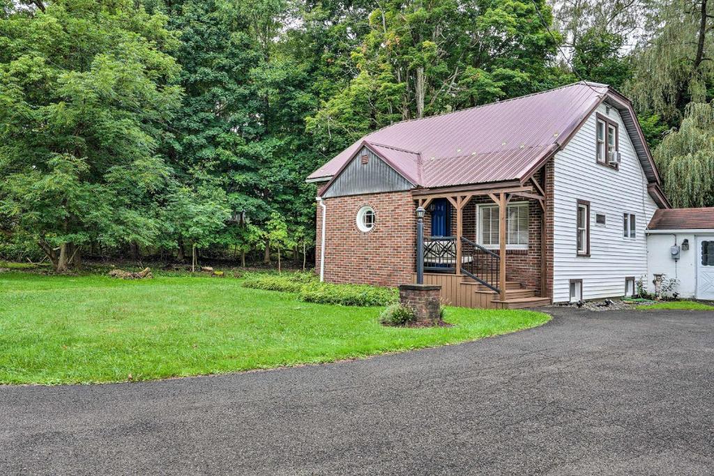Stylish Jamestown Home Close to Lake and Dtwn