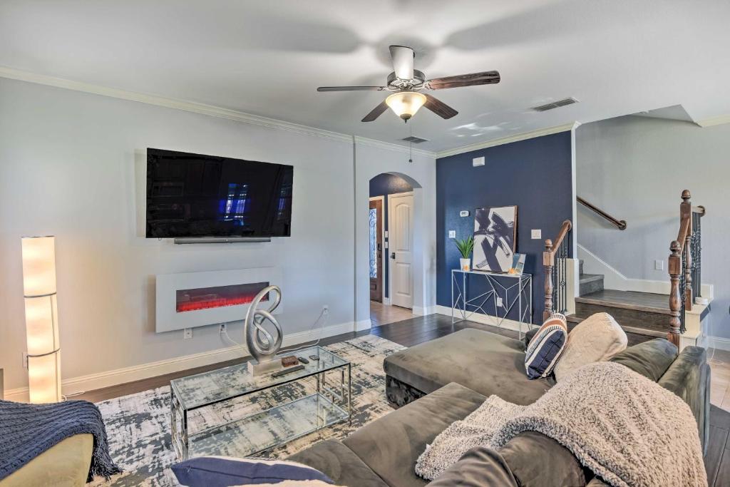 Chic Grand Prairie Townhome with Fenced Yard!