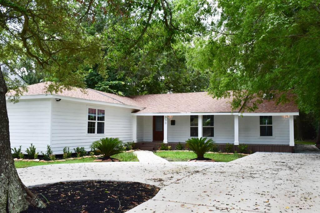 Spacious Home, huge back deck, great for relaxing.