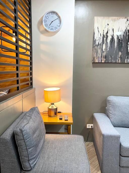 Studio Unit Walking Distance to SM & Session Rd. photo