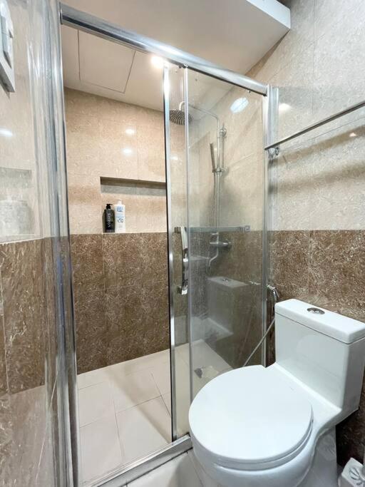 Studio Unit Walking Distance to SM & Session Rd. photo