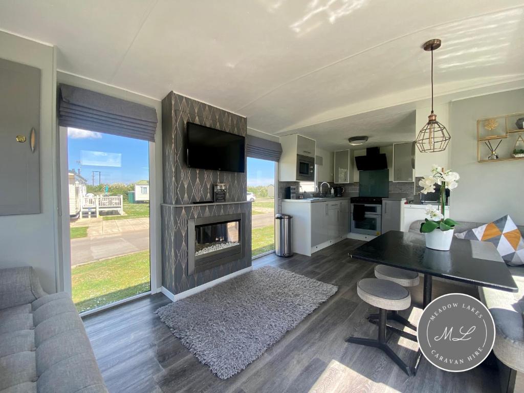 Meadow Lakes 22 - Golden Palm, pet friendly, WiFi, bed linen - Meadow Lakes Caravan & Lodge Hire, Скегнесс