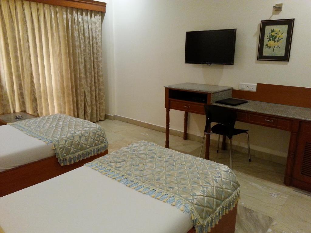 Paramount Inn photo