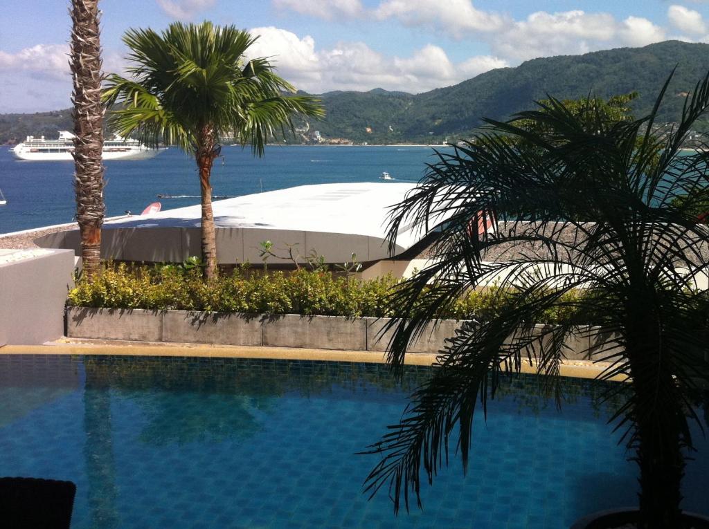 スイミングプール