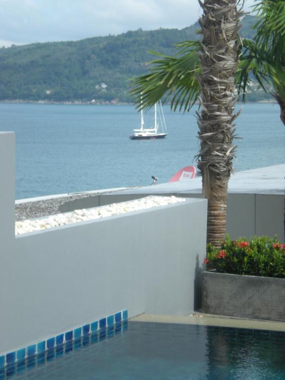 スイミングプール