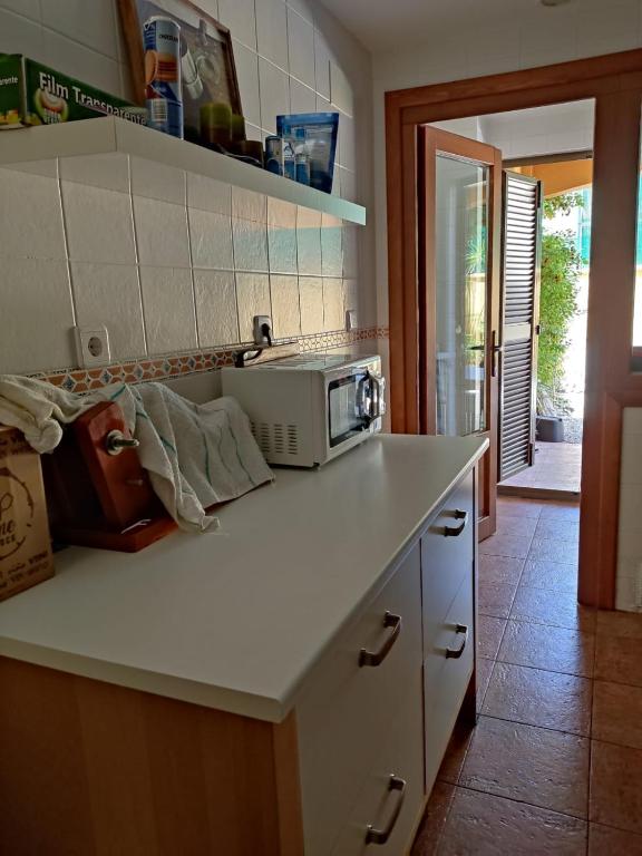 Apartamento completo con piscina comunitaria y patio exterior - 2