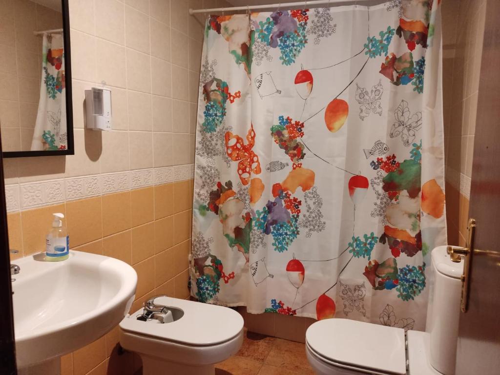 Apartamento completo con piscina comunitaria y patio exterior - 3
