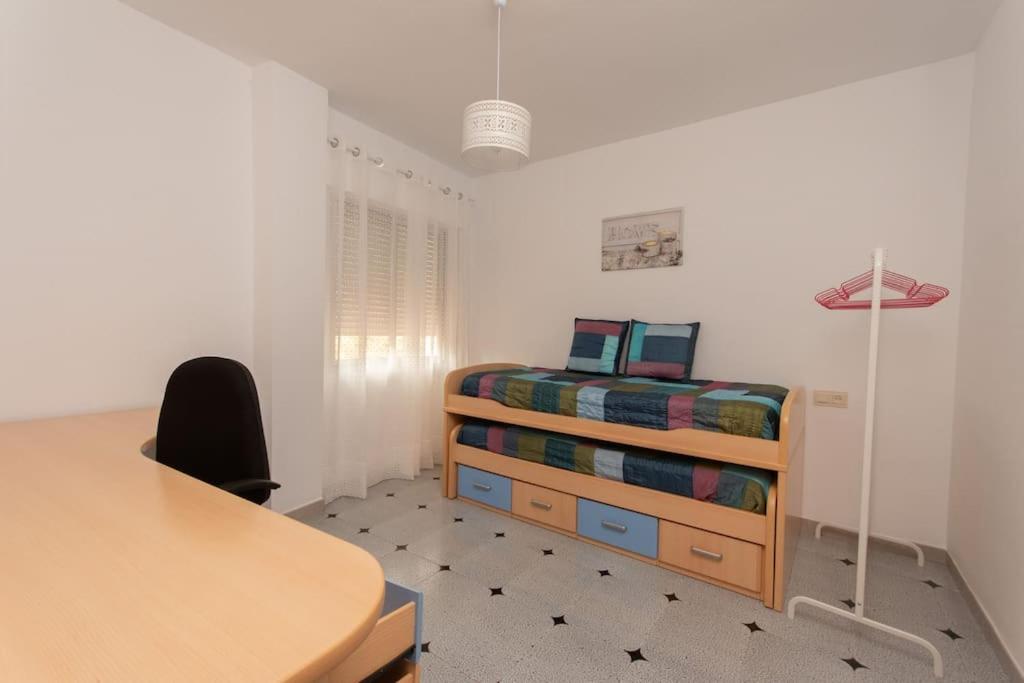 Precioso piso de 3 dormitorios, cocina y 1 baño - 3