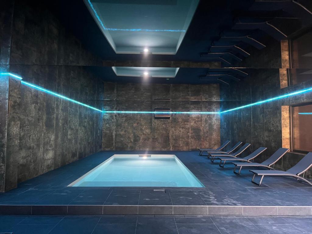 Villa 400m2 piscine intérieure très calme - 1