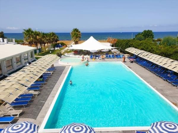 Medea Beach Resort — Hotel in Salerno
