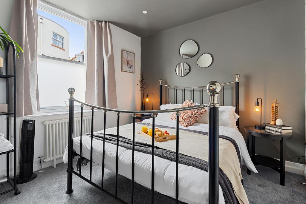 Beach access, Modern & Spacious 2 bed Apartment By The Sea, free parking, wifi, netflix, Teignmouth