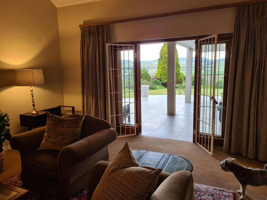 Burnbrae Farmhouse (6 b/rooms with pool) photo