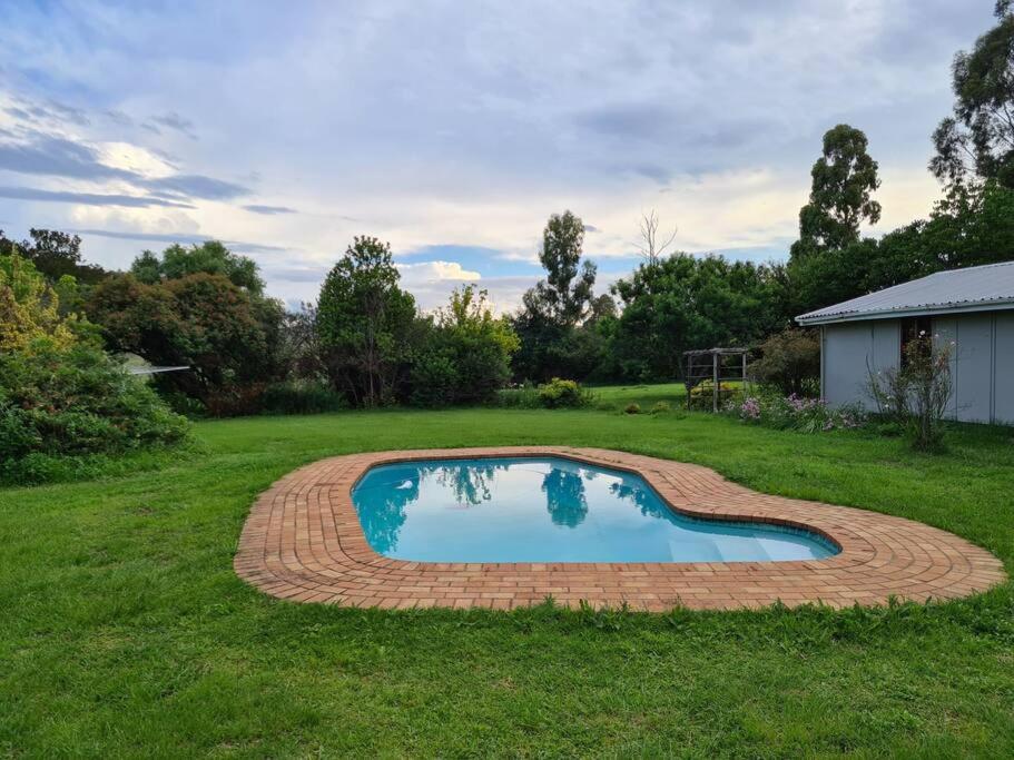 Burnbrae Farmhouse (6 b/rooms with pool) photo