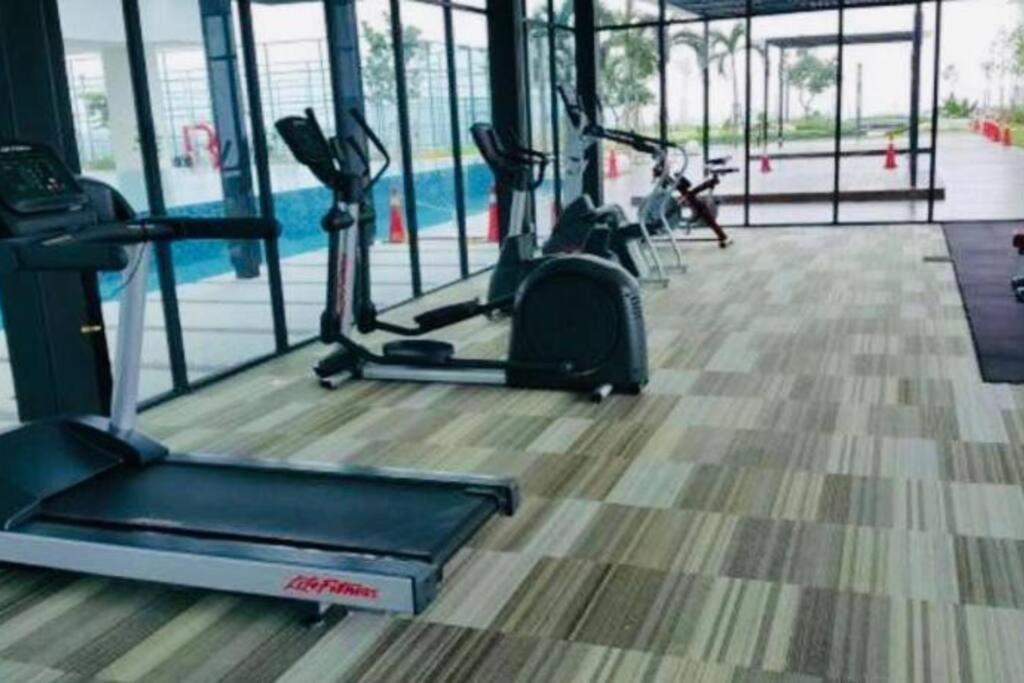 C 1-5 Pax Cozy home Studio 3Bed WIFI&TV Trefoil Setia Alam SCCC photo