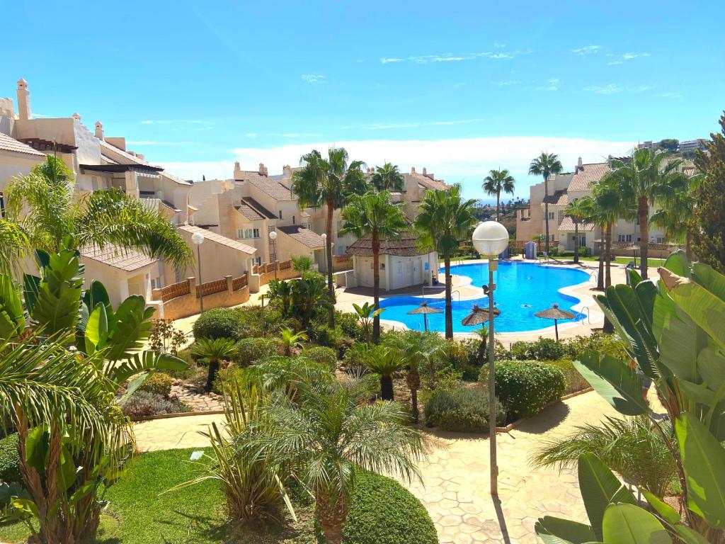 Beautiful apartment with pools, playground and paddle tennis - Family friendly and near Vithas Hospital - Free parking in garage - 1