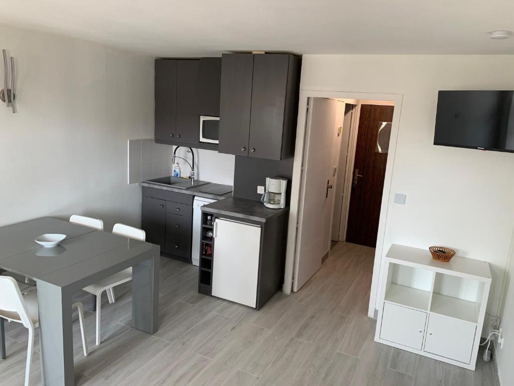 Appartement 4 personnes vue mer, coeur de ville,100m de la plage avec parking - 2
