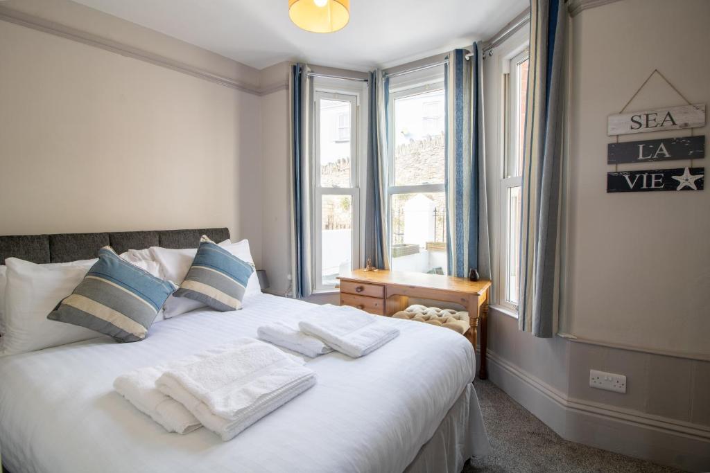 Sea La Vie cosy modern apartment in Brixham harbourside