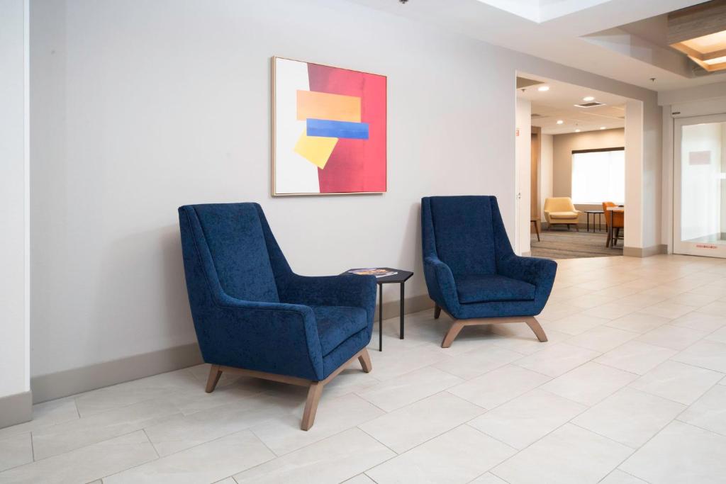 Holiday Inn Express and Suites Atlanta-Johns Creek photo