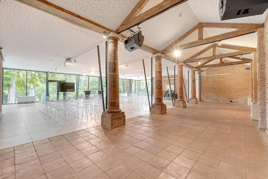 Le Domaine de Montjoie  BW Premier Collection photo