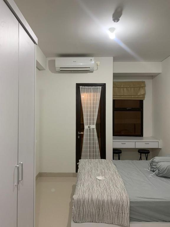 Apartement Studio Transpark CIbubur by Amelia — Hotel in Jakarta