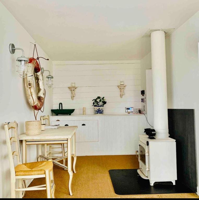 A unique, off-grid Eco Friendly Beach House photo 6