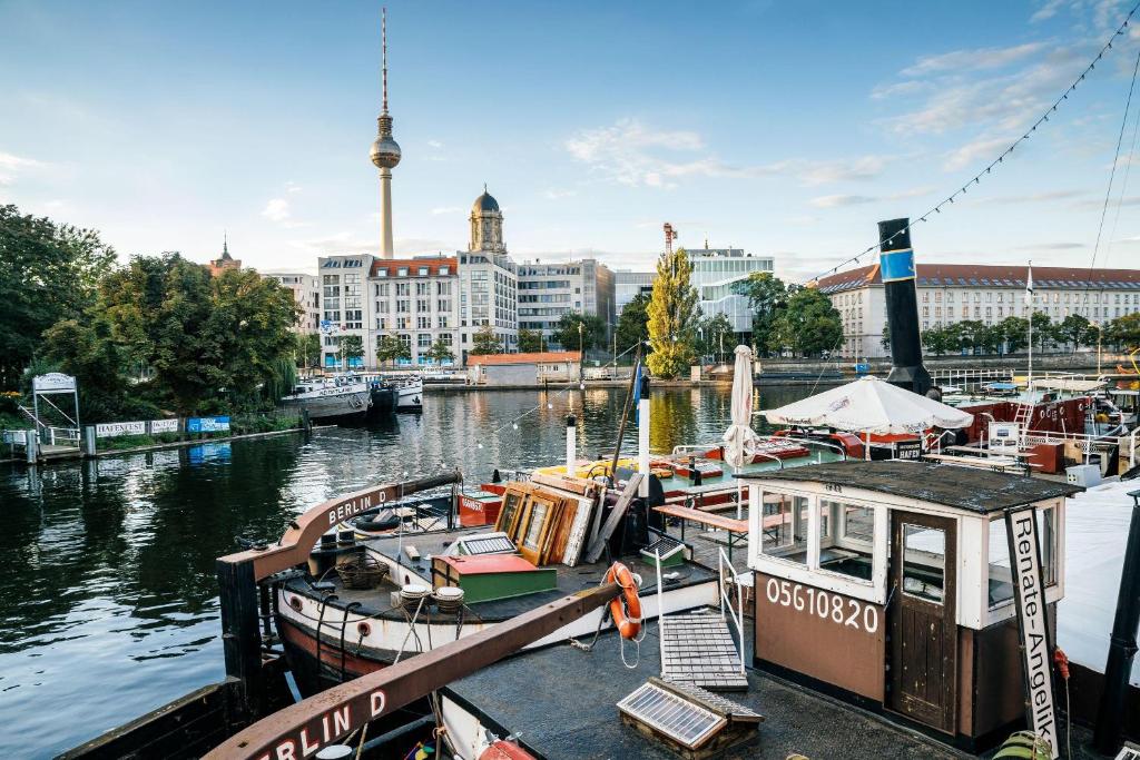 Apartmently - Cozy Studios in the Heart of Friedrichshain photo