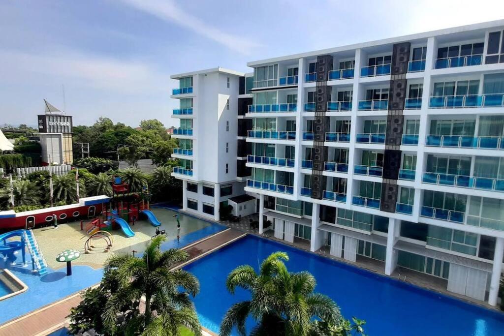 Light, airy, pool views 2 bed 2 bath, free wifi, elect, Hua Hin