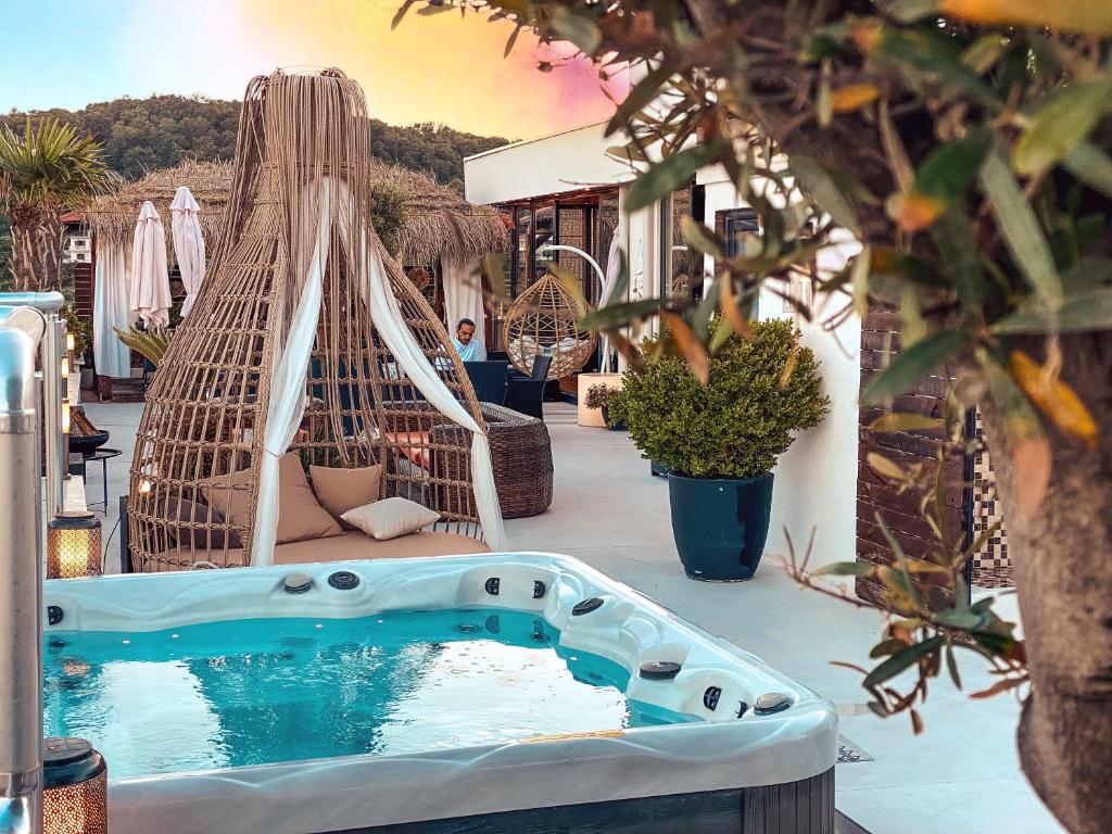 RESIDENCE Apartments — Hotel in Ulcinj