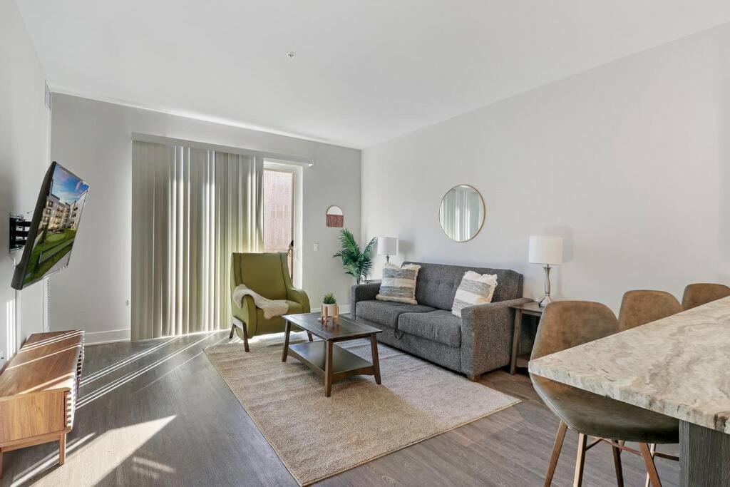 Luxurious 1BR Apartment in Oakbrook - OB 257