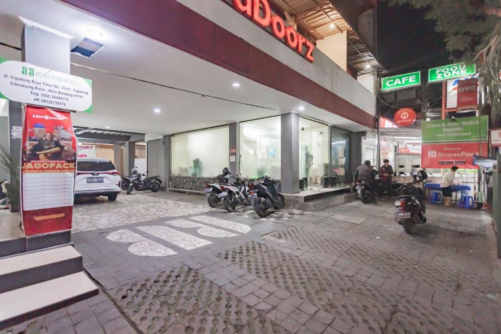 RedDoorz Syariah @ Cigadung Raya Street photo