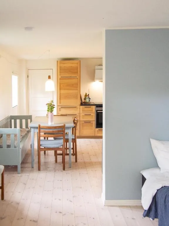 Kamilla's cottage, 1 km. from the beach, hotel in Stege