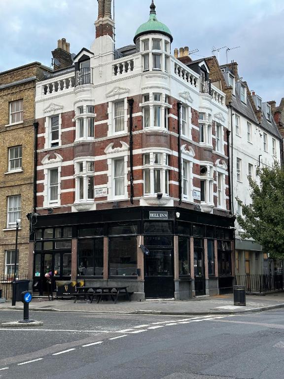 Bell House Hostel — Hotel in London
