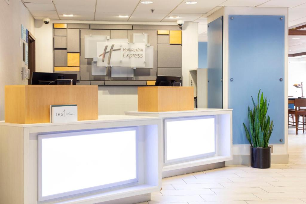 Holiday Inn Express Hotels San Antonio Airport photo