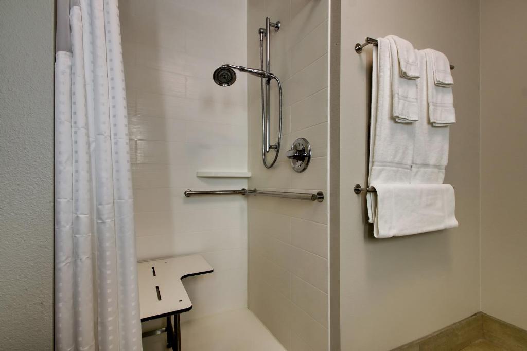 Holiday Inn Express & Suites - Mount Vernon photo