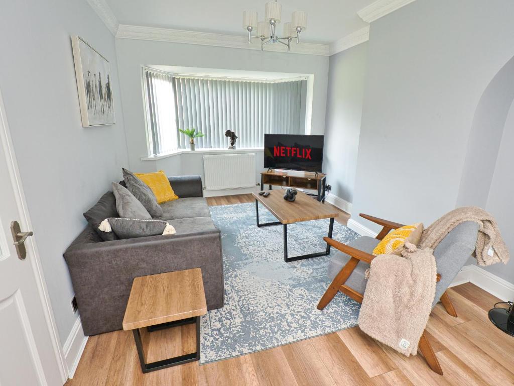 Cosy 3 bed with Parking- Family and Contractors, Birmingham