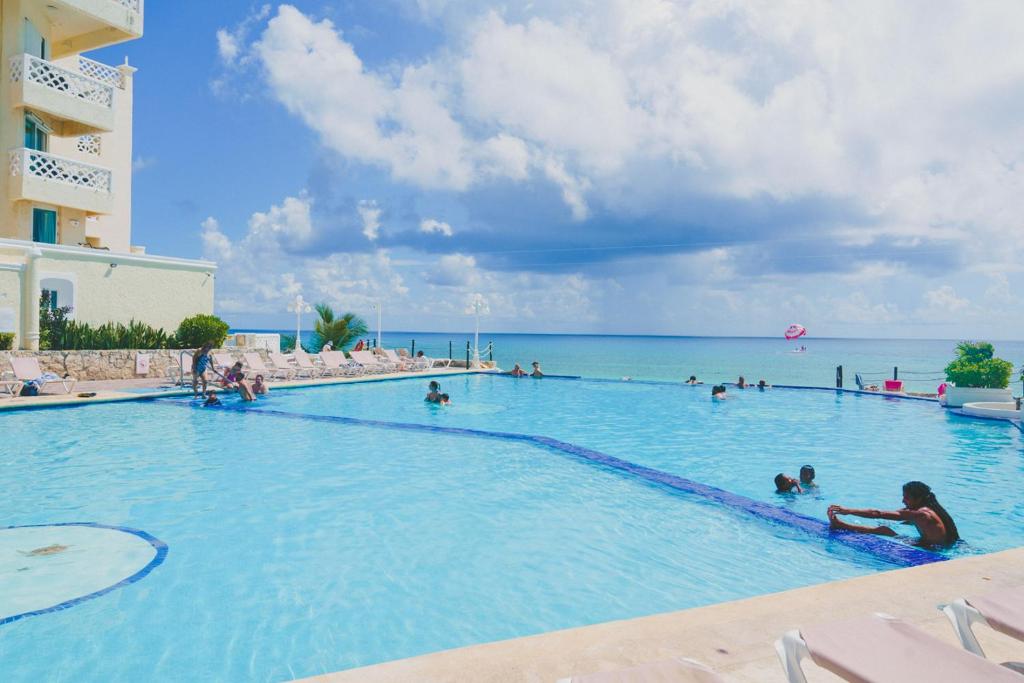 Cancun Plaza Condo Ocean front - 3