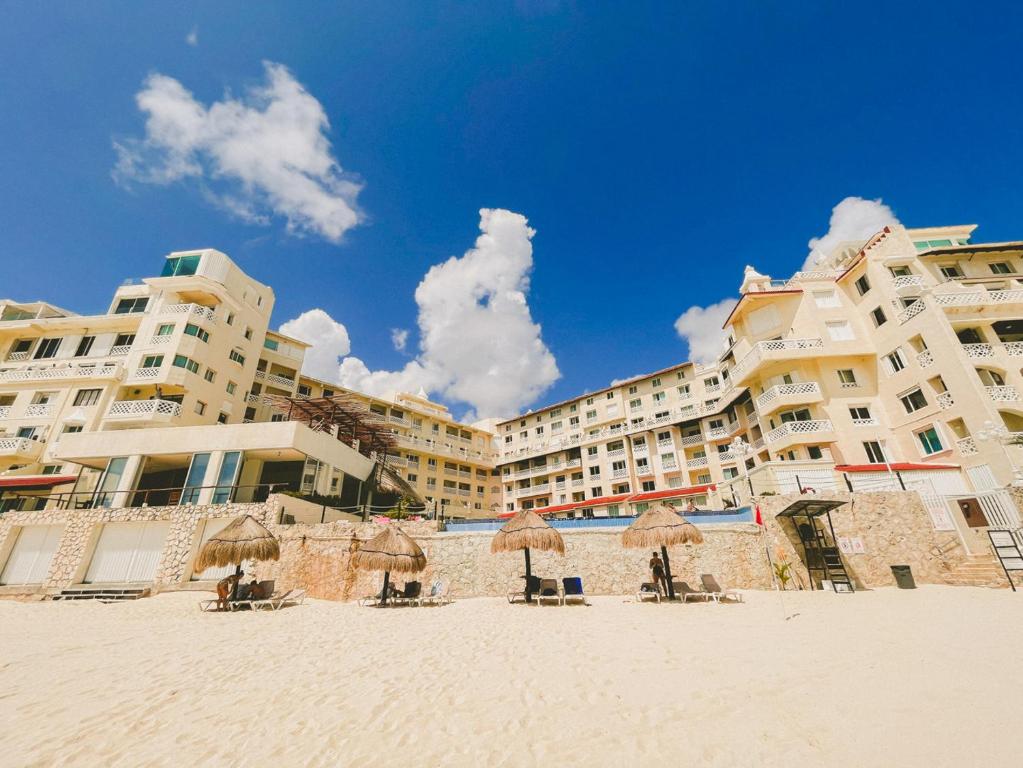Cancun Plaza Condo Ocean front - 5