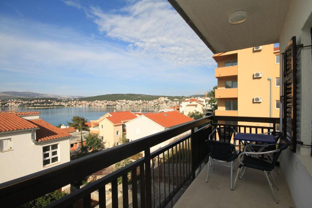 Apartments by the sea Okrug Gornji Ciovo - 8663 전경