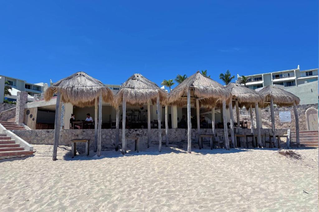 Beach, fun & relax at the Hotel Zone in Cancun photo
